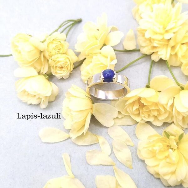 Bague simple sertie demi-clos lapis-lazuli